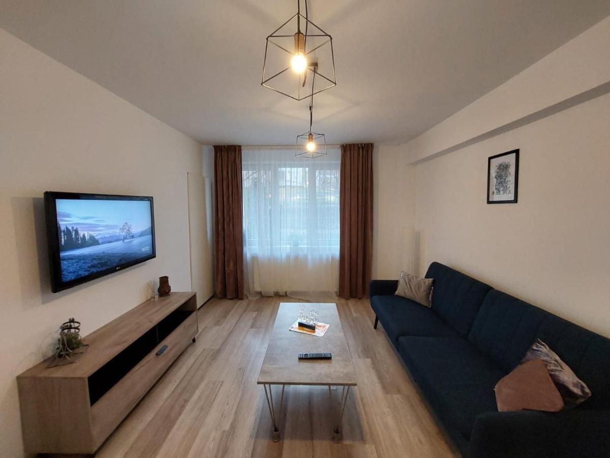 Youth Central Apartment Targu-Mures Bagian luar foto