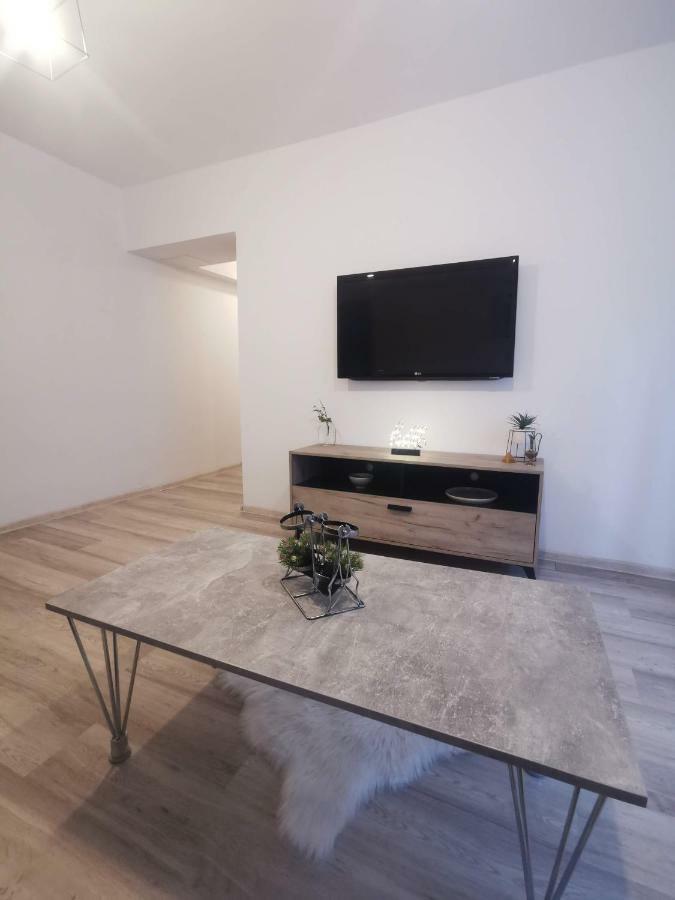 Youth Central Apartment Targu-Mures Bagian luar foto